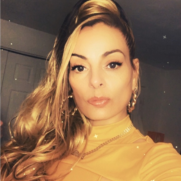 Meet your Posher, Iris - Picture 1 of 1